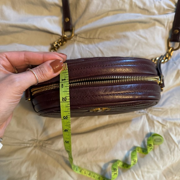 Tory Burch Kira Chevron Glazed Small Camera Bag in Fig - Picture 14 of 15